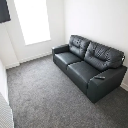 Image 4 - Cross Street, Widnes, WA8 6LP, United Kingdom - Apartment for rent