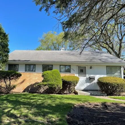 Rent this 3 bed house on 1968 Lincoln Avenue in Fair Meadows, Northbrook