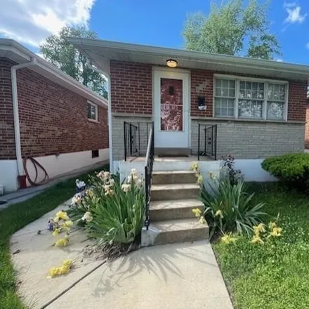 Buy this 2 bed house on 6120 Minnesota Avenue in St. Louis, MO 63111