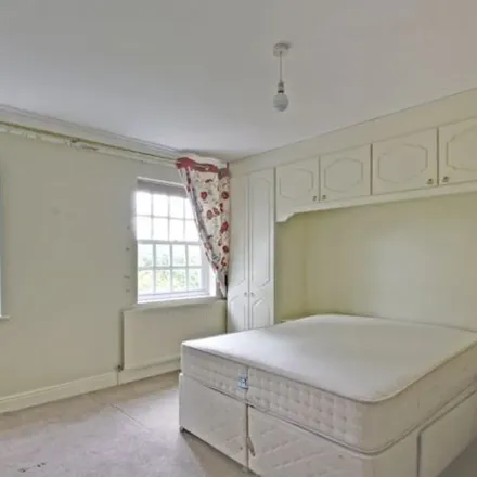 Image 1 - 1 Lewis Close, London, N14 5HW, United Kingdom - Apartment for rent