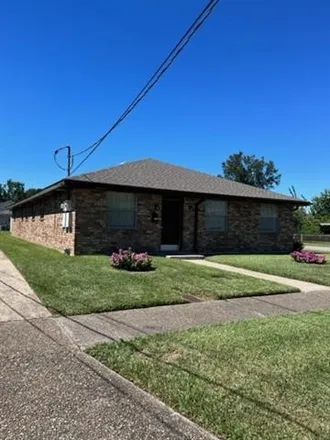 Rent this 2 bed duplex on 624 Carnation Avenue in Harahan Junction, Metairie