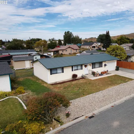 Buy this 3 bed house on 2248 Virginia Avenue in Baker City, OR 97814