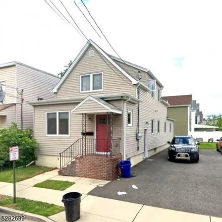 Rent this 3 bed house on 41 Mercer Street in Wallington, NJ 07057