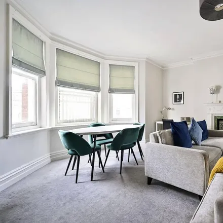 Rent this 2 bed apartment on Fulham Delivery Office in Pulton Place, London