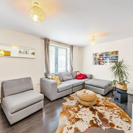 Rent this 2 bed apartment on Pooles Park in London, N4 3PN