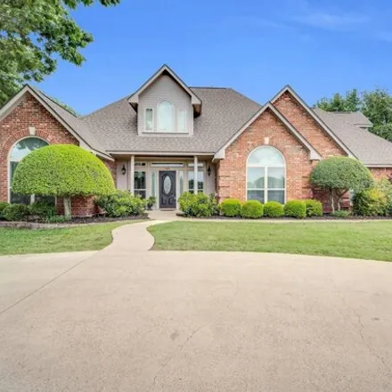 Buy this 4 bed house on 711 Willow Lane in Waxahachie, TX 75165