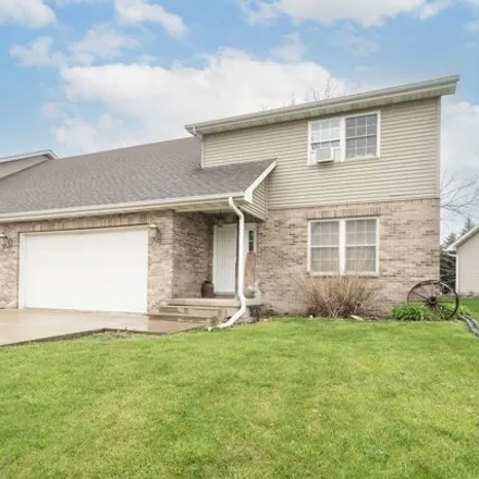 Buy this 3 bed house on unnamed road in Ottawa, IL 61350
