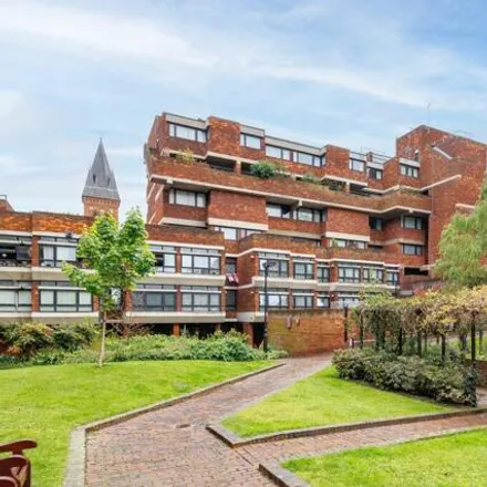 Rent this 1 bed apartment on Morgan House in Vauxhall Bridge Road, London