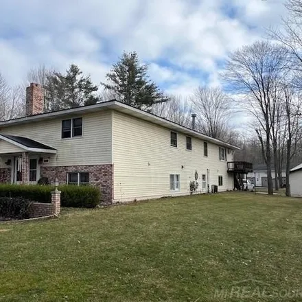 Buy this 9 bed house on 2880 Hidden Lake Drive in Saint Clair County, MI 48074