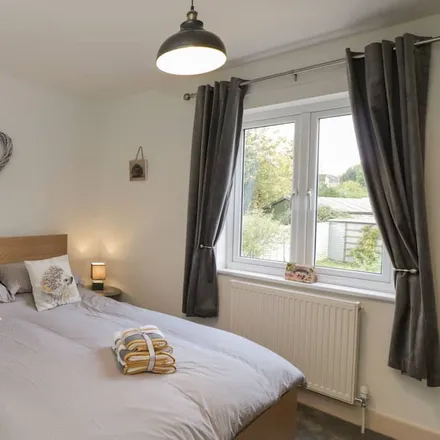 Rent this 4 bed townhouse on Cam in GL11 5NU, United Kingdom