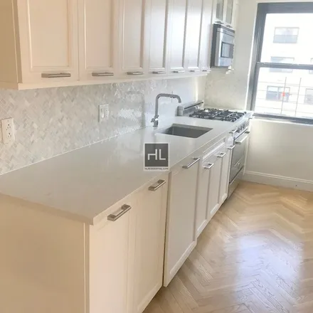 Rent this 3 bed apartment on 245 2nd Avenue in New York, NY 10128