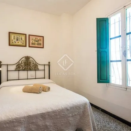 Rent this 8 bed apartment on Escuela de Español Sebastián Elcano in Carrer de Bazán / Calle Bazán, 03001 Alicante