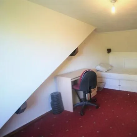 Image 5 - 3-37 Headingley Mount, Leeds, LS6 3EW, United Kingdom - Room for rent