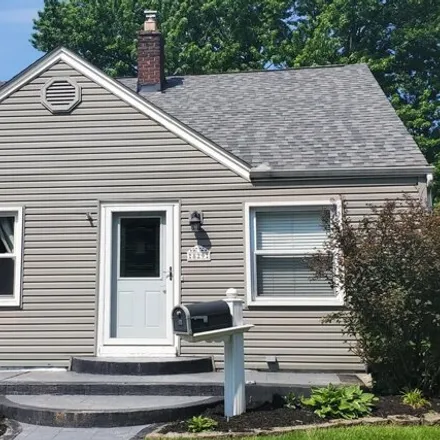 Buy this 3 bed house on 829 North Kenwood Avenue in Royal Oak, MI 48067