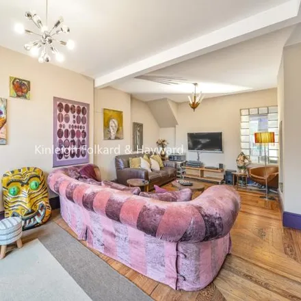 Image 5 - Hail & Ride Mayfield Road, Weston Park, London, N8 9PN, United Kingdom - House for rent