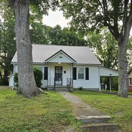 Buy this 3 bed house on 517 Elm St in Pulaski, Tennessee