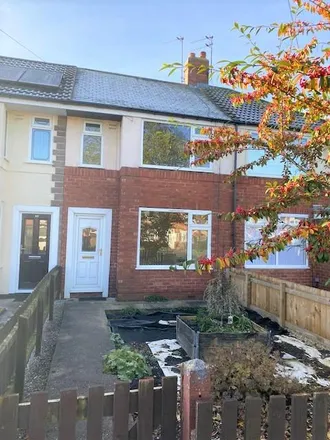 Rent this 2 bed townhouse on Wold Road in Hull, HU5 5UN