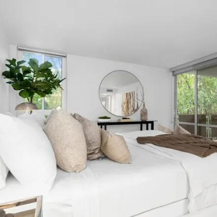 Image 9 - 8366 Willoughby Avenue, West Hollywood, CA 90069, USA - Condo for sale
