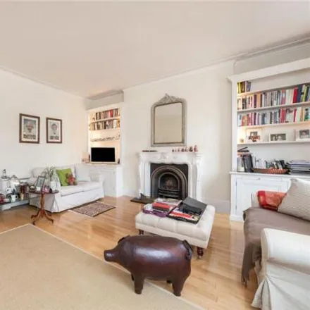 Rent this 3 bed room on 25 Clarendon Gardens in London, W9 1BH