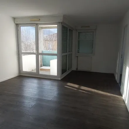 Rent this 3 bed apartment on 3 Rue Marc Fève in 38130 Échirolles, France