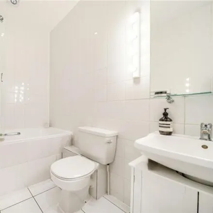 Image 5 - 45 Palace Gardens Terrace, London, W8 4RS, United Kingdom - Room for rent
