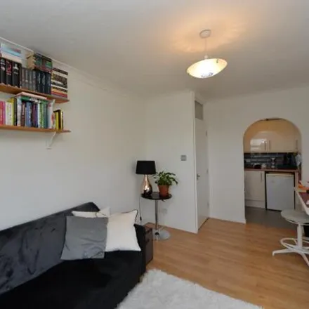 Image 4 - 98 Chelveston Crescent, Southampton, SO16 5SD, United Kingdom - Apartment for rent