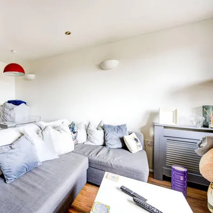 Rent this 2 bed apartment on Station Court in Townmead Road, London