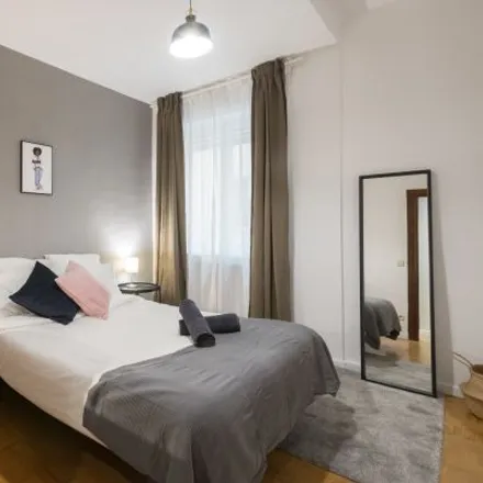 Rent this 6 bed room on Madrid in Calle de la Colegiata, 9