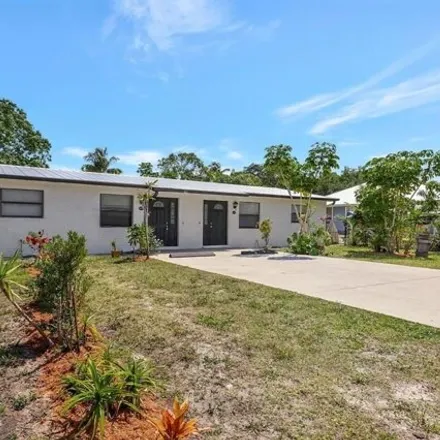 Image 2 - 5561 Southeast 45th Avenue, Port Salerno, FL 34997, USA - House for sale