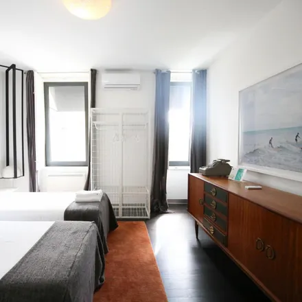 Rent this 7 bed room on Rua Carlos Bonvalot in 2770-109 Paço de Arcos, Portugal