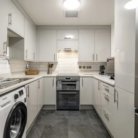 Rent this 3 bed apartment on Kent Avenue in London, RM9 6SA