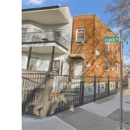 Buy this 3 bed house on 1801 Cross Bronx Expressway in New York, NY 10460