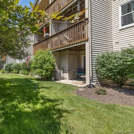 Image 7 - 4921 Harbor Point Drive, Waterford Township, MI 48329, USA - Condo for sale