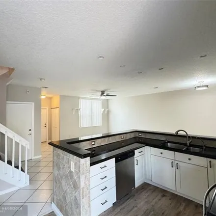 Image 5 - Northwest 14th Street, Pembroke Pines, FL 33028, USA - Townhouse for rent