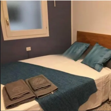 Rent this 3 bed room on Carrer de Muntaner in 08001 Barcelona, Spain