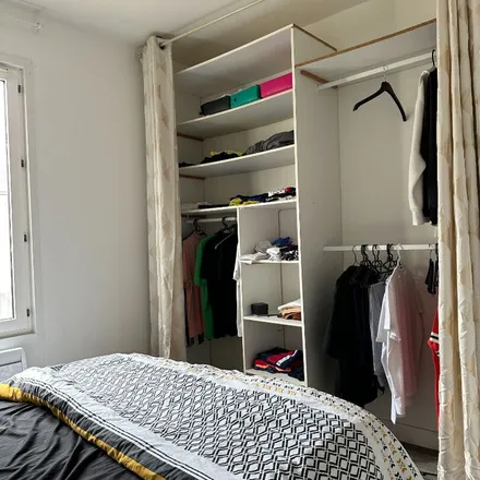 Rent this 2 bed apartment on Alimentation Générale in Rue Saint-Étienne, 76400 Fécamp