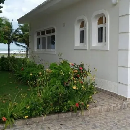 Rent this 4 bed house on Avenida Padre Anchieta in Centro, Peruíbe - SP