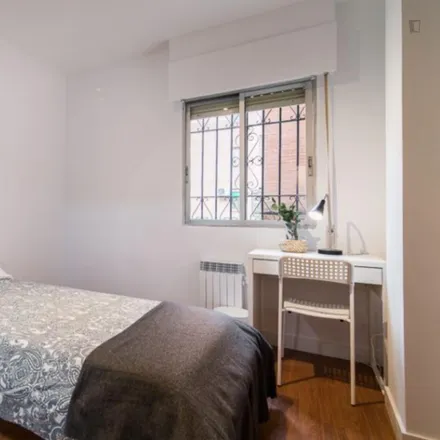 Rent this 6 bed room on Avenida de la Ciudad de Barcelona in 140, 28007 Madrid