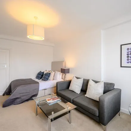 Rent this studio apartment on 39 Hill Street in London, W1J 5LX