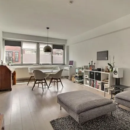 Rent this 2 bed apartment on Rue Saint-Henri - Sint-Hendrikstraat 60 in 1200 Woluwe-Saint-Lambert - Sint-Lambrechts-Woluwe, Belgium