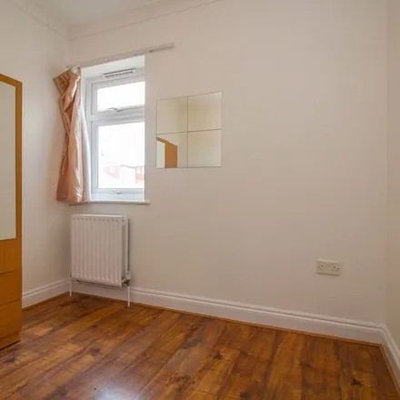 Rent this 5 bed apartment on 27 Lyttelton Road in London, E10 5NQ