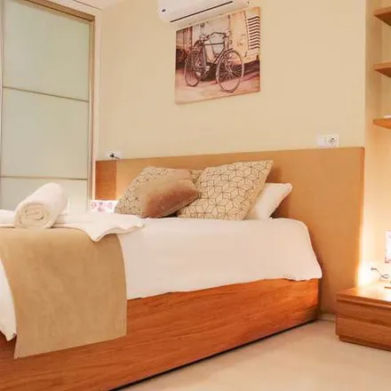Rent this 1 bed apartment on Madrid in Edificio Azul, Avenida de Manoteras