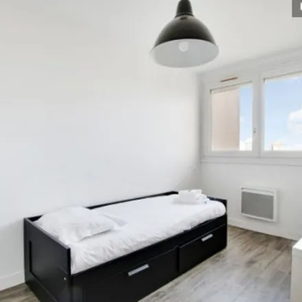 Image 2 - Guy Hoquet, 119 Rue de Paris, 93260 Les Lilas, France - Apartment for rent