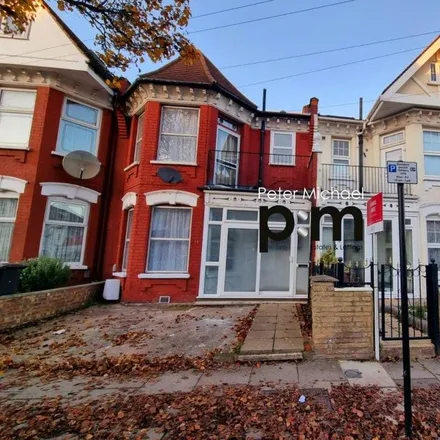 Rent this 4 bed townhouse on 36 Melbourne Avenue in Bowes Park, London