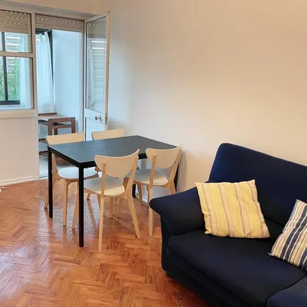 Rent this 2 bed apartment on Sítio do Barcal in Largo Conde de Ottolini, Largo Conde de Ottolini