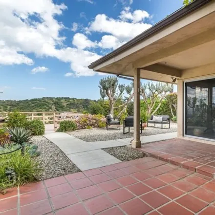 Image 2 - 3706 Beverly Ridge Drive, Los Angeles, CA 91423, USA - House for sale
