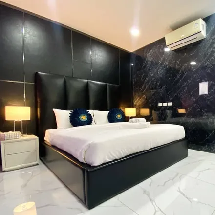 Rent this 8 bed house on Mini-bus to Don Muang Airport in Pattaya Klang Road, Pattaya