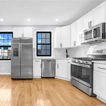 Image 5 - 927 Rogers Avenue, New York, NY 11226, USA - House for sale