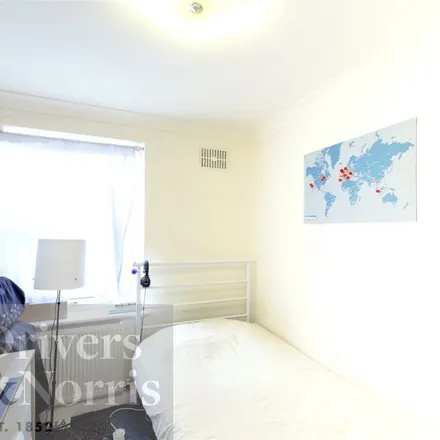 Rent this 2 bed apartment on Gainsborough Road in London, RM8 2DL