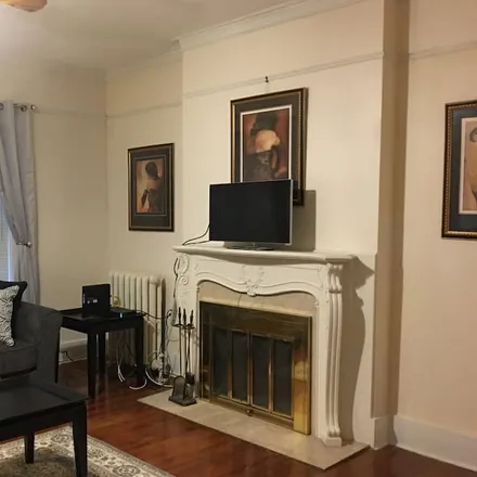 Rent this 6 bed house on Trenton
